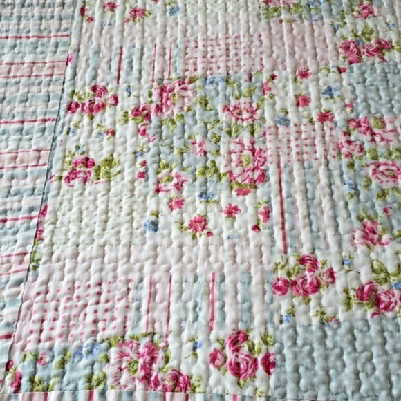 COPY - Reversable vtg. quilted double bed cover and 2 shums - Picture 2 of 6